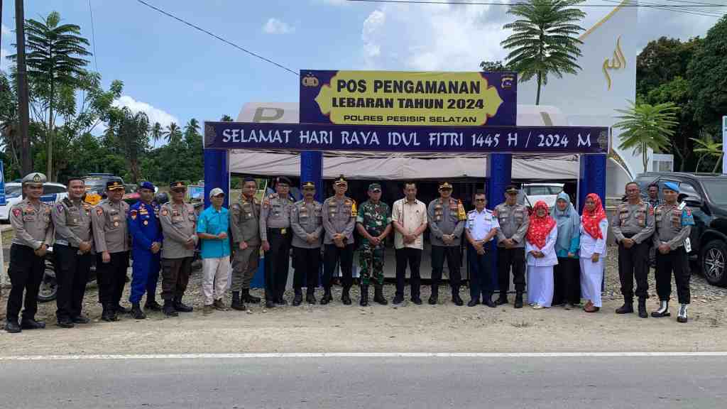 Kapolres dan Bupati Pessel Tinjau Tiga Posko Ketupat Lebaran 2024 di Objek&nbsp;Wisata