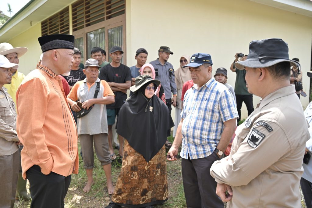 Tinjau Lahan Relokasi Korban Bencana, Mahyeldi Minta Segala Prosedur&nbsp;Disegerakan