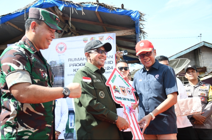 Dirut Semen Padang Serahkan Rumah Bantuan TMMD, Nelirismen: Anugerah bagi Keluarga&nbsp;Kami!
