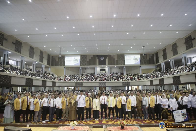 UNP Lepas Ribuan Mahasiswa PKL dan Asisten&nbsp;Mengajar