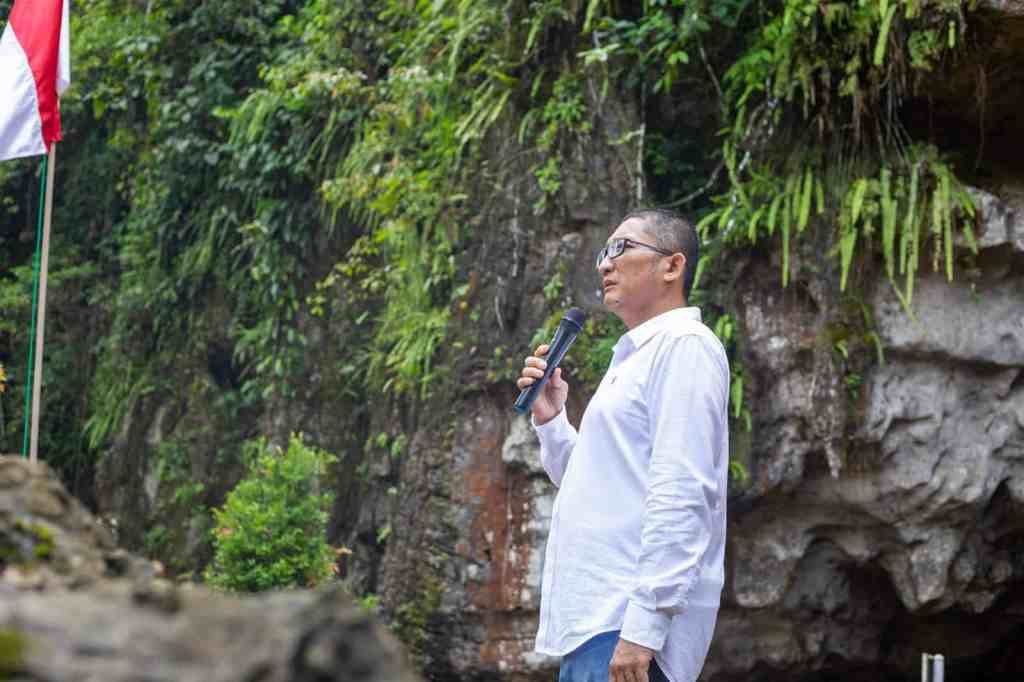 Hendri Septa Upacara Kemerdekaan di Goa Kelelawar&nbsp;Pandayo