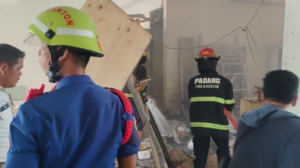 Gudang Barang Kampus UNP di Air Tawar Dilaporkan&nbsp;Terbakar