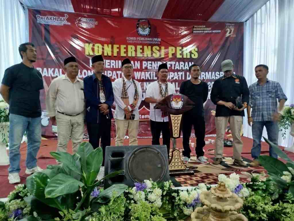 Pendukung AG-ROMI Tunggu Keterangan Resmi KPU Jelang Ditutupnya&nbsp;Pendaftaran